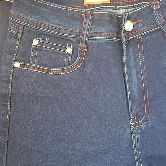 MINERVA JEAN'S - Picture 5 of 6